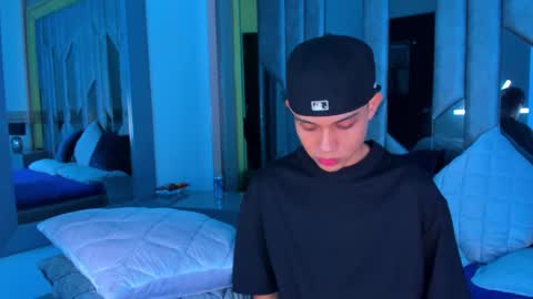 Sebastian online show from 09-16-25, 04:02