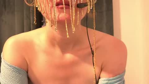 Snapshot of secretanni chatting on 06-23-26, 09:35 Anni online show from 06-23-26, 09:35