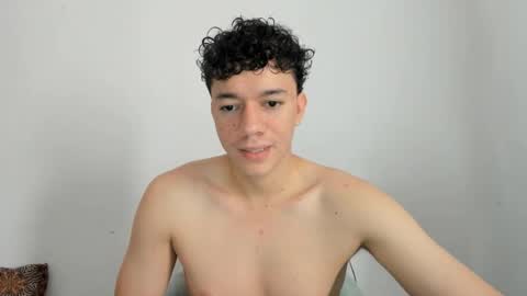 Snapshot of seder_4 chatting on 06-19-26, 04:44 Sebas online show from 06-19-26, 04:44