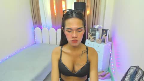 Snapshot of seductive_aliyah chatting on 05-27-26, 06:43 aliyah online show from 05-27-26, 06:43