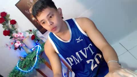 Snapshot of seductive_maxxx chatting on 06-22-26, 09:17 Max online show from 06-22-26, 09:17