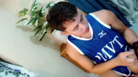 Snapshot of seductive_maxxx chatting on 07-17-26, 08:10 Max online show from 07-17-26, 08:10