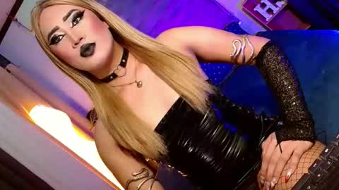 Snapshot of seductive_scarllete chatting on 04-19-26, 11:42 SCARLETTE online show from 04-19-26, 11:42