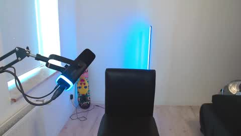 Snapshot of seductivebitxh chatting on 09-15-25, 10:48 May online show from 09-15-25, 10:48