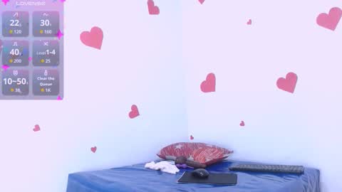 Estefany online show from 10-30-25, 01:01