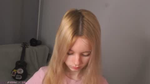 Snapshot of seebunny chatting on 06-20-26, 05:27 See Its honey bunny im Lana online show from 06-20-26, 05:27