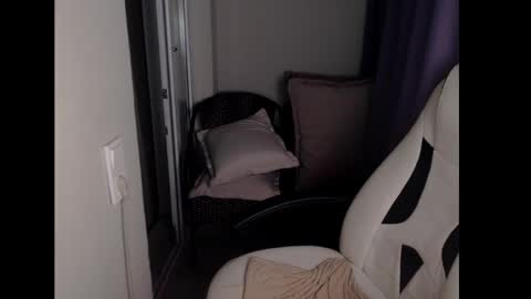 Snapshot of seeemily chatting on 01-22-25, 02:35 Emily online show from 01-22-25, 02:35
