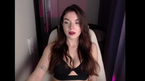 Snapshot of seeemily chatting on 02-04-25, 10:43 Emily online show from 02-04-25, 10:43