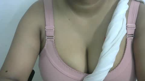 Snapshot of seema6819 chatting on 06-25-26, 05:07 Seema online show from 06-25-26, 05:07