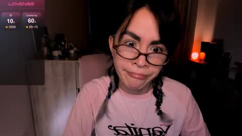 Snapshot of selectrra chatting on 02-19-25, 12:00 selectrra online show from 02-19-25, 12:00