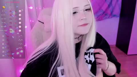Snapshot of selena___cute chatting on 06-17-26, 04:37 Selena online show from 06-17-26, 04:37