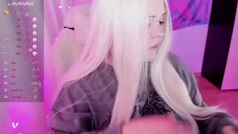 Snapshot of selena___cute chatting on 06-18-26, 04:35 Selena online show from 06-18-26, 04:35