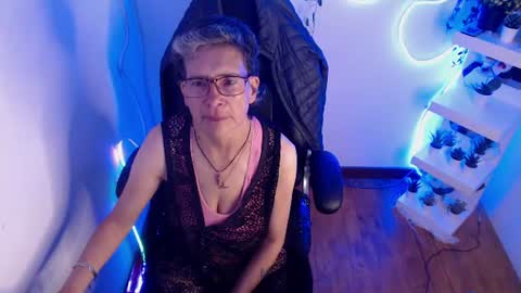 Snapshot of selena_ferreira chatting on 06-18-26, 11:25 Selena online show from 06-18-26, 11:25