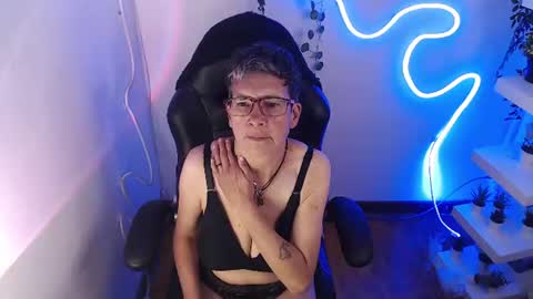 Snapshot of selena_ferreira chatting on 07-16-26, 08:37 Selena online show from 07-16-26, 08:37