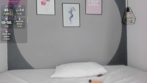 Selena online show from 09-30-25, 11:04