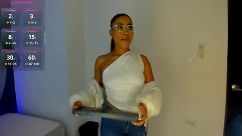 Selena online show from 10-11-25, 12:15