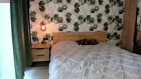 Selena online show from 03-12-26, 04:18