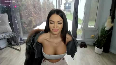 Selena online show from 02-28-25, 07:05