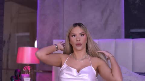 Selena online show from 01-13-26, 09:58