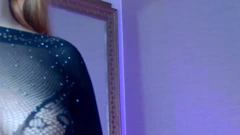 SelenaHanson online show from 11-21-25, 10:25