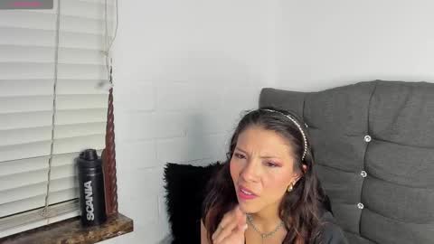 Selena online show from 11-26-25, 10:11