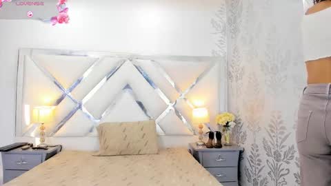 Selena reyess online show from 12-03-25, 12:36