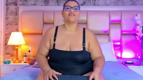 Snapshot of selennacooper chatting on 04-19-26, 11:42 Selenna Cooper online show from 04-19-26, 11:42