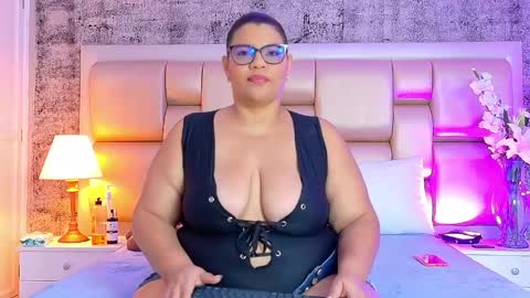 Snapshot of selennacooper chatting on 05-01-26, 11:48 Selenna Cooper online show from 05-01-26, 11:48