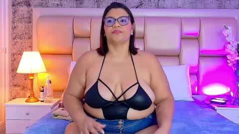 Snapshot of selennacooper chatting on 05-17-26, 11:50 Selenna Cooper online show from 05-17-26, 11:50