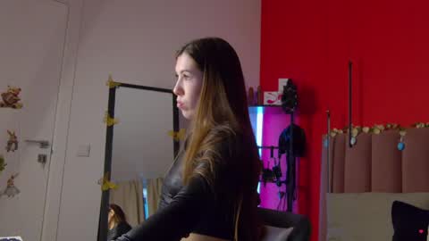 Nicole online show from 04-06-26, 01:47