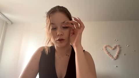 Snapshot of selmacalumag chatting on 06-27-26, 08:08 Lily online show from 06-27-26, 08:08