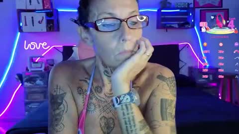 Selvaggia Del Caribe online show from 10-22-25, 04:51