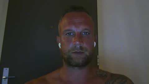 Snapshot of sence08 chatting on 09-15-25, 05:35 sence08 online show from 09-15-25, 05:35