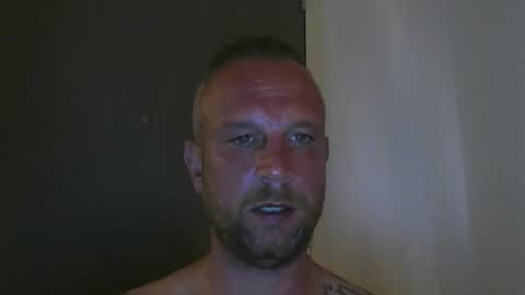 Snapshot of sence08 chatting on 10-17-25, 08:44 sence08 online show from 10-17-25, 08:44