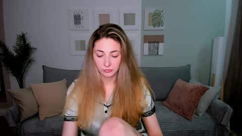 sensitiveheartt online show from 04-11-26, 08:18