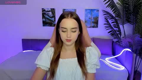 Snapshot of sensual_amy_ chatting on 10-13-25, 08:36 Emily online show from 10-13-25, 08:36