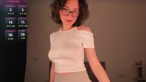 Snapshot of sensual_elza chatting on 10-17-25, 10:51 Elza online show from 10-17-25, 10:51