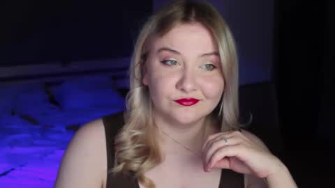Snapshot of sensual_girrrl chatting on 05-18-26, 11:32 Ilona online show from 05-18-26, 11:32