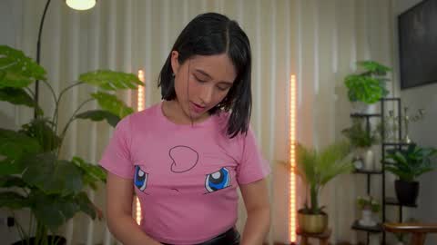 Snapshot of sensualcherry_ chatting on 12-06-24, 11:47 Maria- OF sensual bee online show from 12-06-24, 11:47