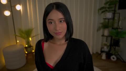 Snapshot of sensualcherry_ chatting on 12-25-24, 01:53 Maria- OF sensual bee online show from 12-25-24, 01:53