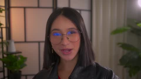 Snapshot of sensualcherry_ chatting on 01-16-25, 04:28 Maria- OF sensual bee online show from 01-16-25, 04:28