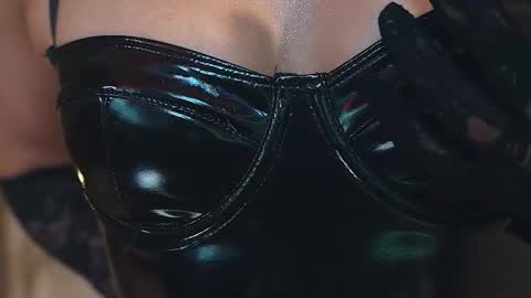 Snapshot of sensualcherry_ chatting on 10-11-25, 11:25 Maria- OF sensual bee online show from 10-11-25, 11:25