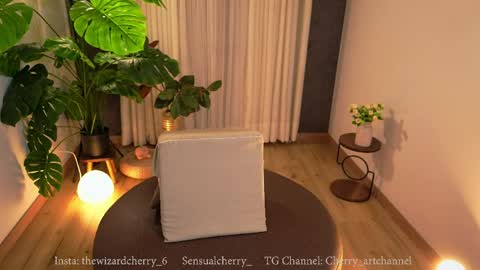 Maria- OF sensual bee online show from 05-25-26, 01:44