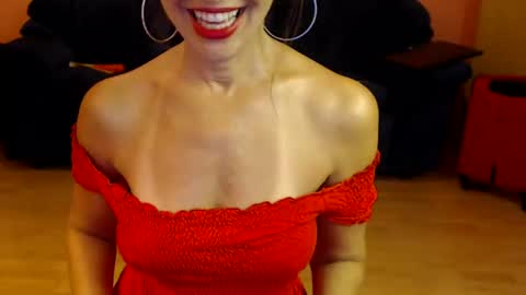Snapshot of sensualmyra chatting on 07-10-26, 10:51 sensualmyra online show from 07-10-26, 10:51