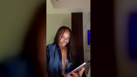 Snapshot of sensualprima chatting on 12-21-25, 12:01 sensualprima online show from 12-21-25, 12:01