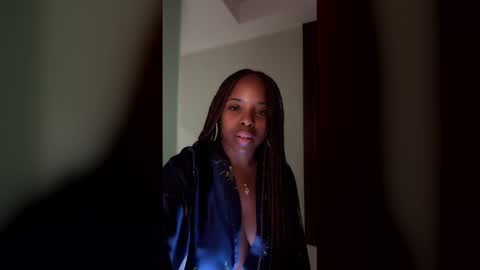 Snapshot of sensualprima chatting on 12-22-25, 01:08 sensualprima online show from 12-22-25, 01:08