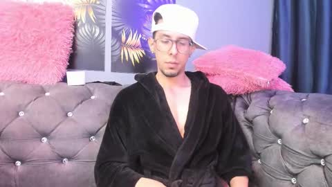 Snapshot of sensualsoulss chatting on 09-13-25, 03:23 sensualsoulss online show from 09-13-25, 03:23