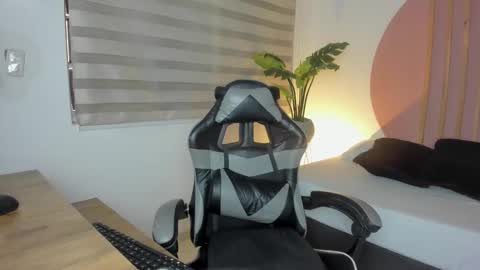 seraphine_lark online show from 02-02-26, 07:01