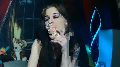 Snapshot of seraphinmunster chatting on 01-25-25, 11:54 Seraphin Munster online show from 01-25-25, 11:54