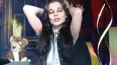 Snapshot of seraphinmunster chatting on 02-01-25, 12:18 Seraphin Munster online show from 02-01-25, 12:18